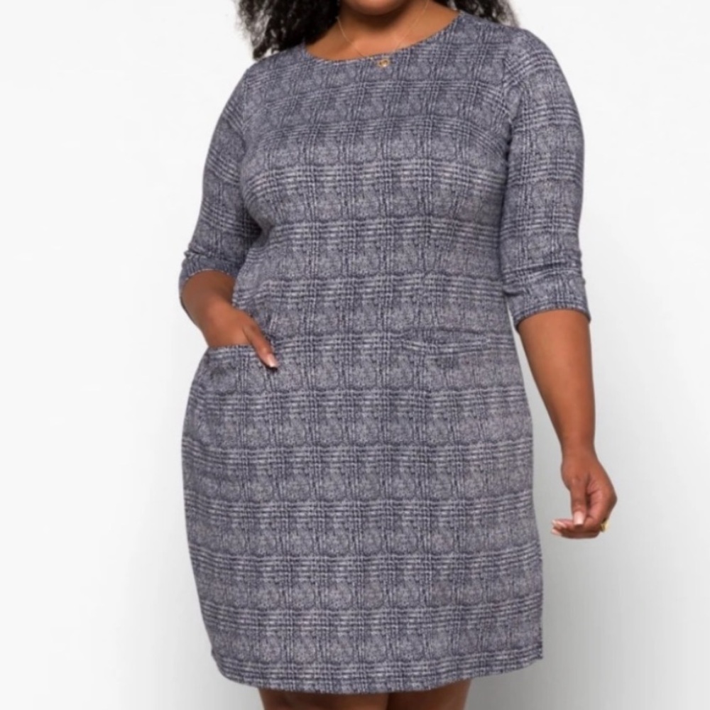 41 Hawthorn Aniya Jacquard knit stretchy 3/4 length sleeves midi dress